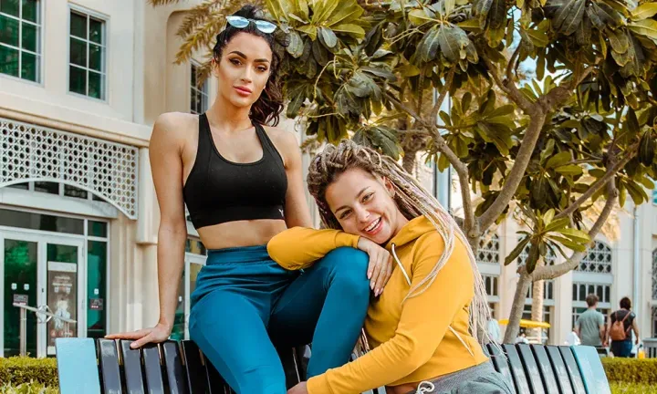 Women Workout Clothes: Types, Fabrics, Fit & Selection
