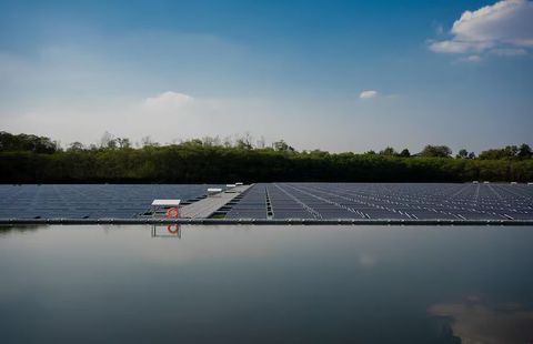 Floating Solar Platforms: A Simple Guide to Solar Power on Water
